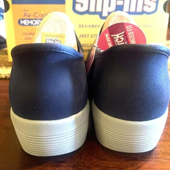 SKECHERS Hands-Free Slip-ins NEW in Box - Navy w/light gray outsole - Size 8 Med - Picture 6 of 16